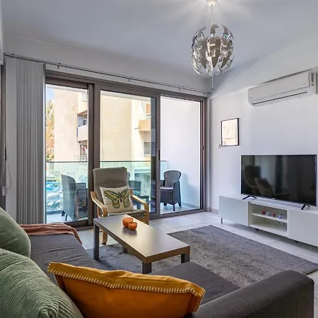 Crystal 2-bedroom In Апартаменты