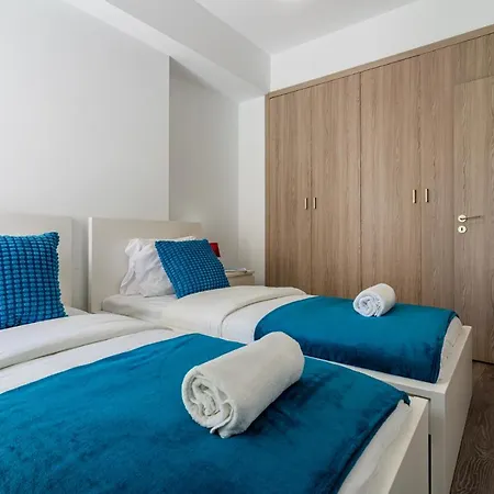 Crystal 2-bedroom In Apartment *